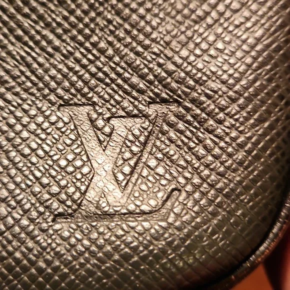 LOUIS VUITTON TAIGA TOILETRY POUCH GOOD USED CONDITION